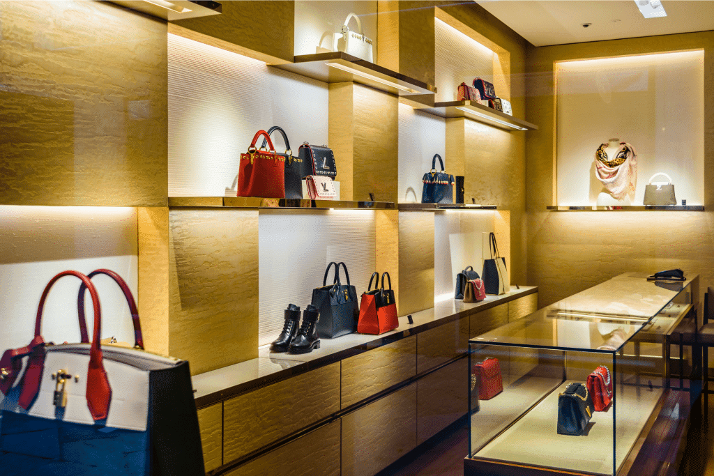 blockchain nel settore moda e lusso izz2izz ièumì puglia bari blockchain in azienda settore moda e lusso izz2izz